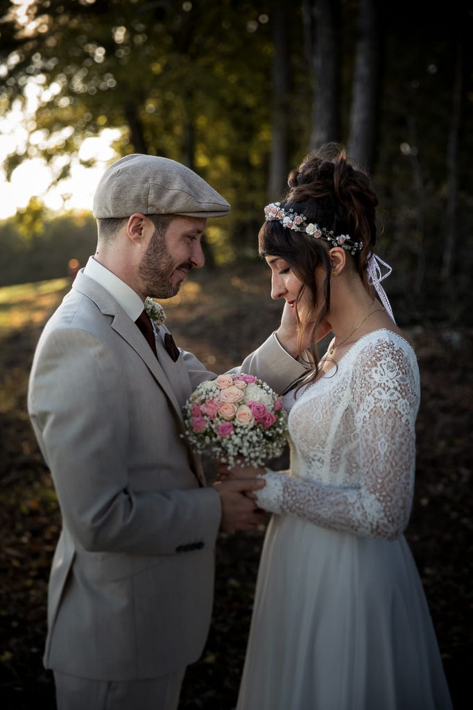 Brautpaar verliebt Brautstyling - Mariposa Styling mit Stil Hochzeitsstyling Wien und Umgebung ©Daniela Fröstl