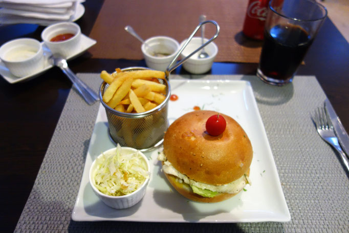 Burger mit Pommes