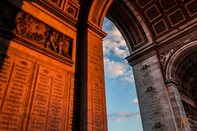 Paris, Arc de Triomphe bei Sonnenuntergang