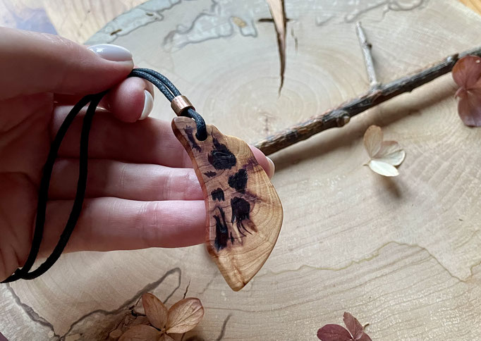 Wacholder-Halskette mit Kupferperle - veredelt mit Holzbutter.