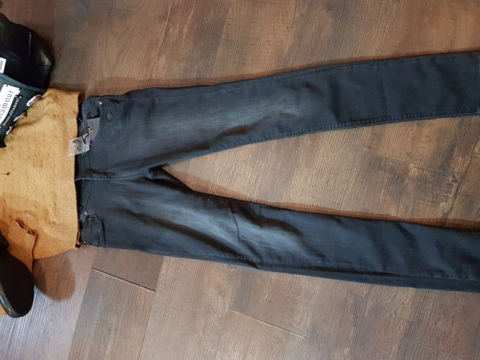 Black-wash Jeans 99,95