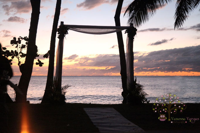 Sunset beach wedding in Rincon