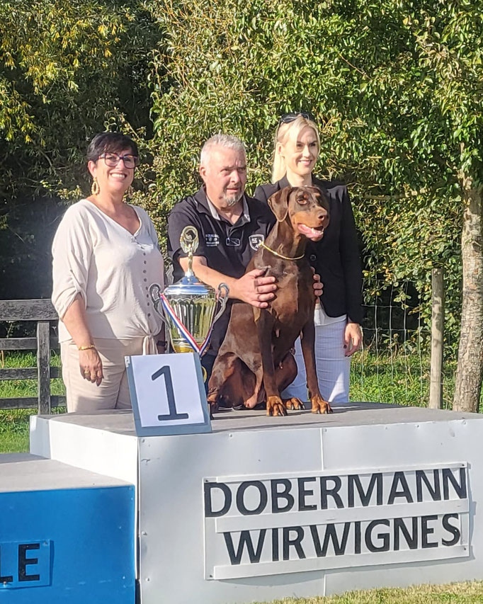 Best Champion PYRRHA - Martine le sponsor - Thierry et La Juge Triona NI SHE