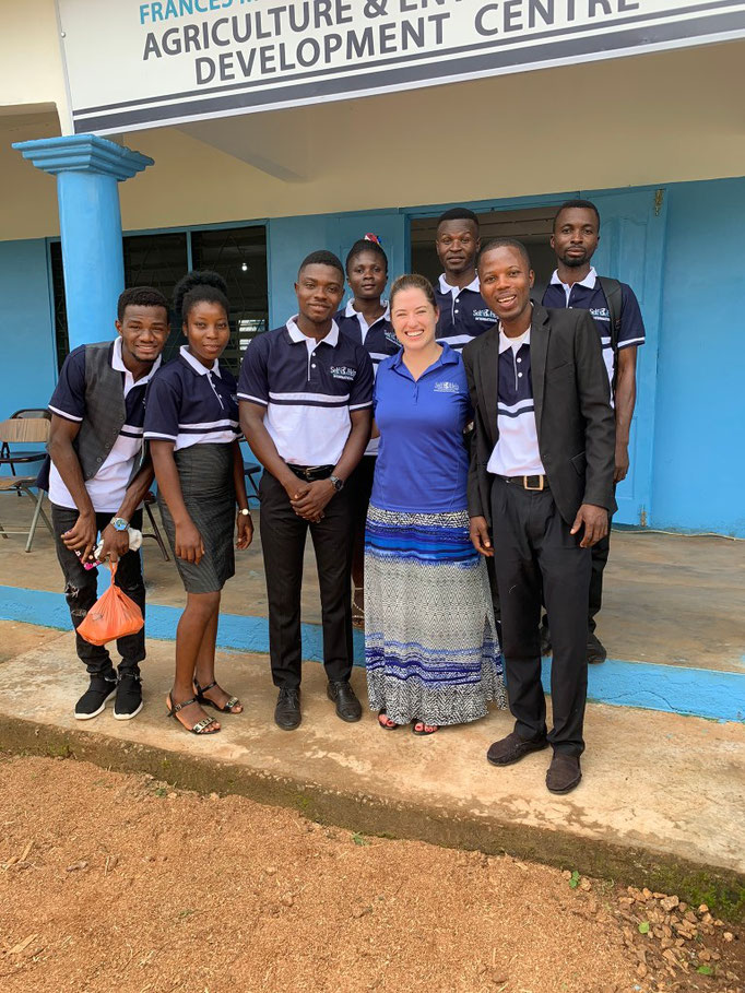 The new cohort with Executive Director, Nora Tobin (Source: https://www.selfhelpinternational.org/2020/01/06/the-2019-2020-cohort-of-agripreneurs-are-off-to-a-solid-start/)