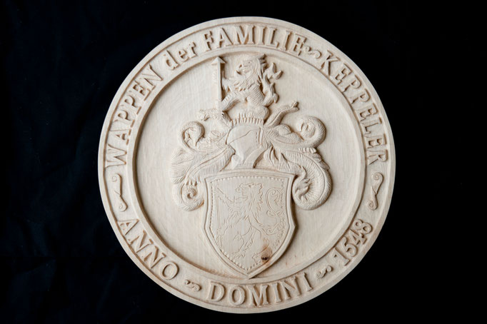Ausftragarbeit, Familenwappen Relief