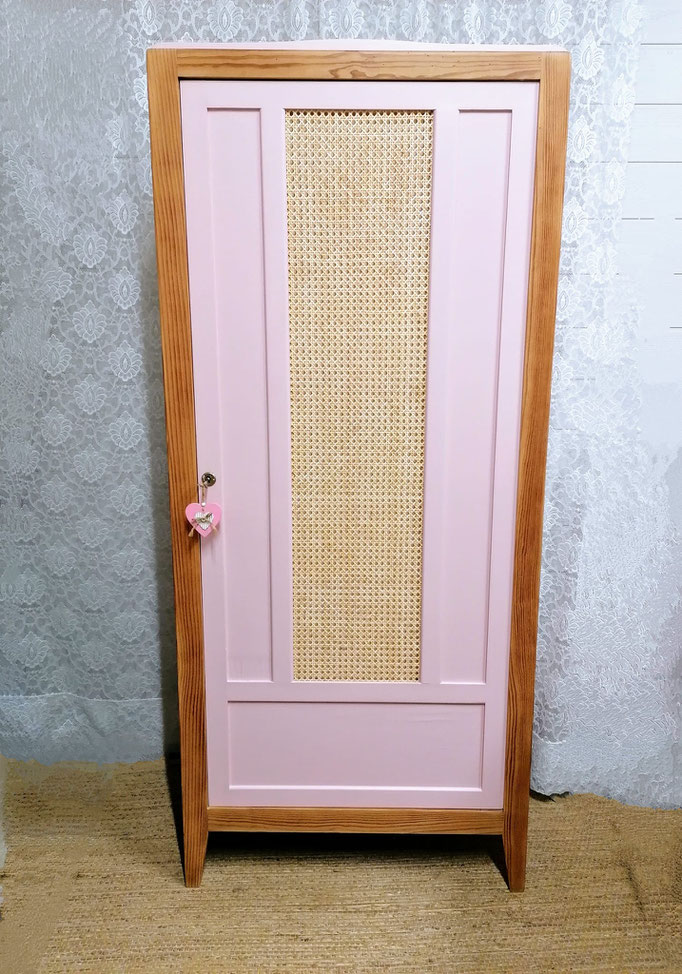 armoire parisienne avec cannage