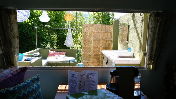 Le salon extérieur de la caravane