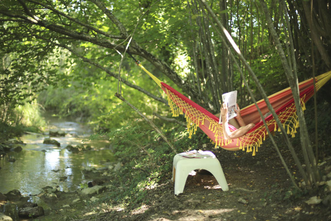 Un moment de détente près de la rivière