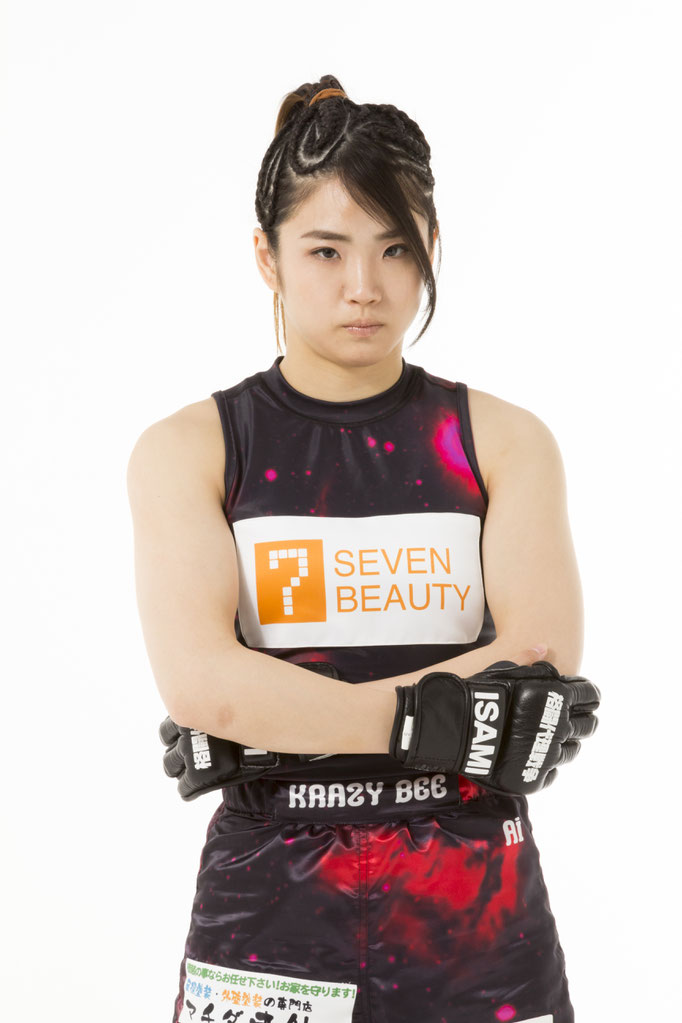 美しき総合格闘家、KRAZY BEE所属「あい」選手