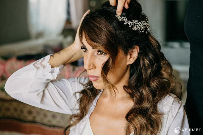 look sposa personalizzato, beach waves con dettaglio gioiello, Katya Gagliardi, makeup artist Roma