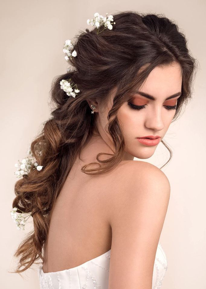 sposa romantica, acconciatura raccolto con fiori, trucco sposa naturale, Katya Gagliardi Roma