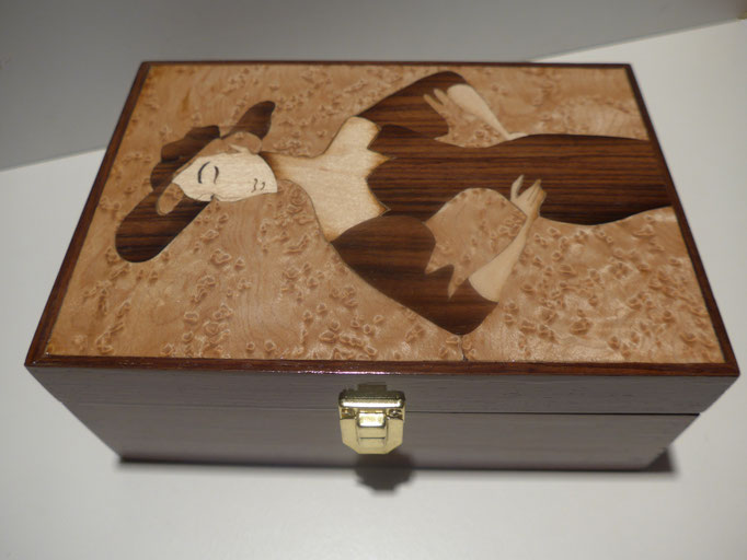 Boite élégante  - marqueterie