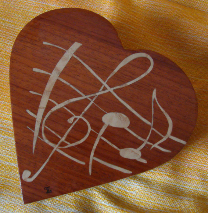 Boite coeur notes de musique  - marqueterie