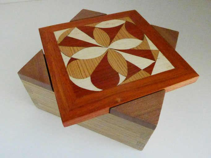 Boite Motifs Géométriques  - marqueterie