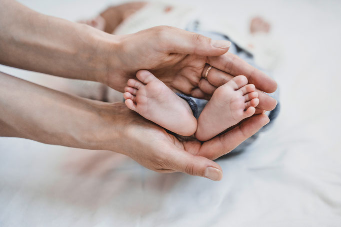 Babyshooting, newbornfotografie, newborshooting, Familyshooting in München, Familienfotgrafin, Babyfüße