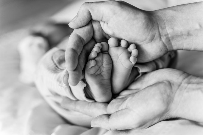 Babyshooting, newbornfotografie, newborshooting, Familyshooting in München, Familienfotgrafin, Babyfüsse