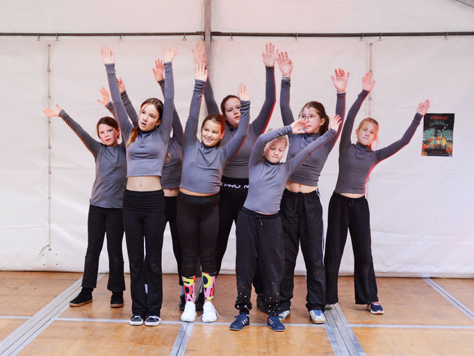 33 Tanzgruppe MOVE