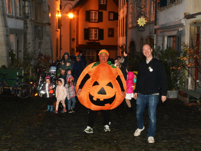 60 Cortège de lanternes