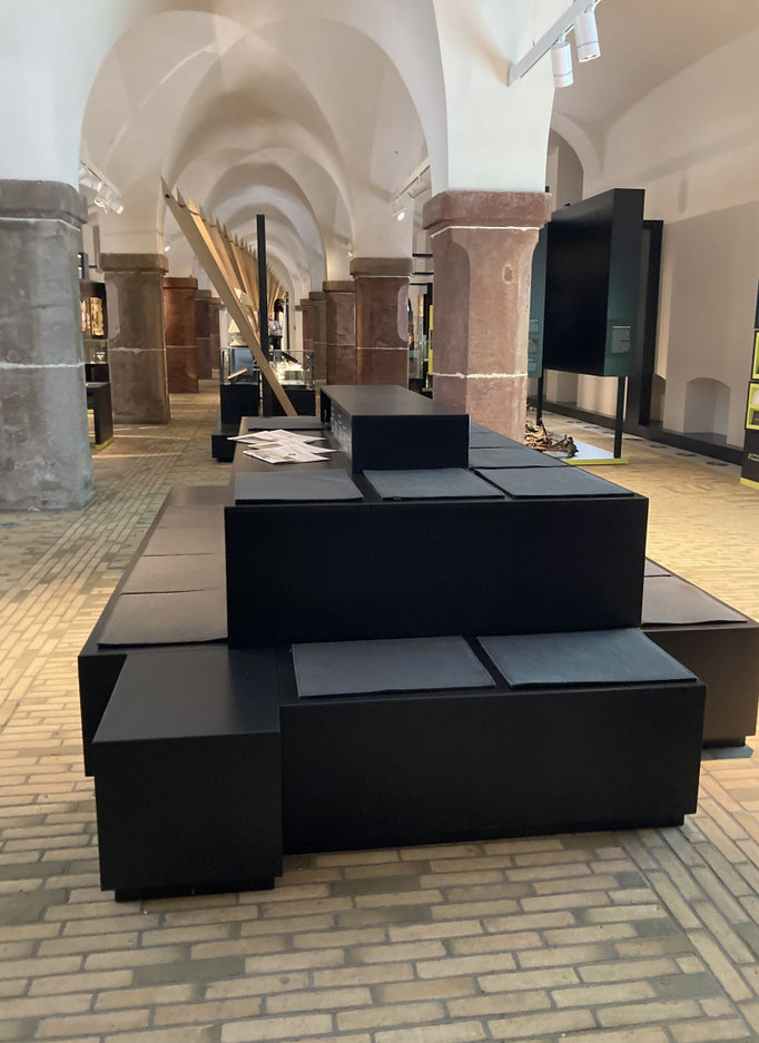 Haus der Brandenburgisch-Preußischen Geschichte, Potsdam (2021/2022) // Ausführungsplanung 2D/z.T. 3D für: Vitrinen, Podest, Helix, Ausschreibungstexte