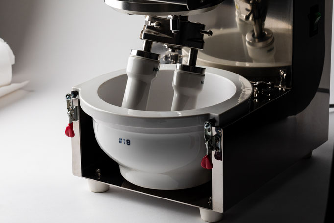 最新の石川式攪拌擂潰機の拡大画像