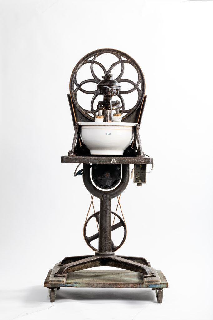 90年以上前に製造された石川式攪拌擂潰機