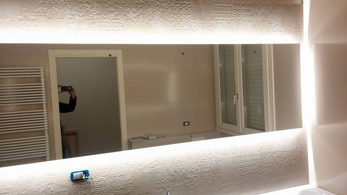 Illuminazione strip led specchio a cesena allarmi cancelli ... Illuminazione specchio bagno
