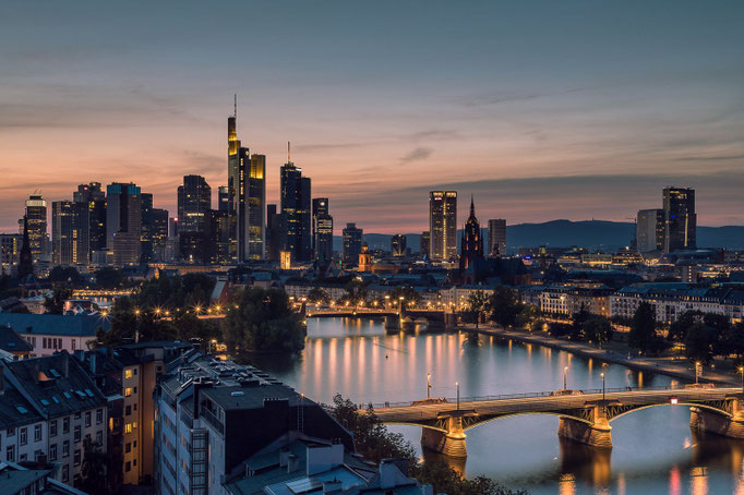 Die Frankfurter Skyline vom Lindner-Main- Plaza.