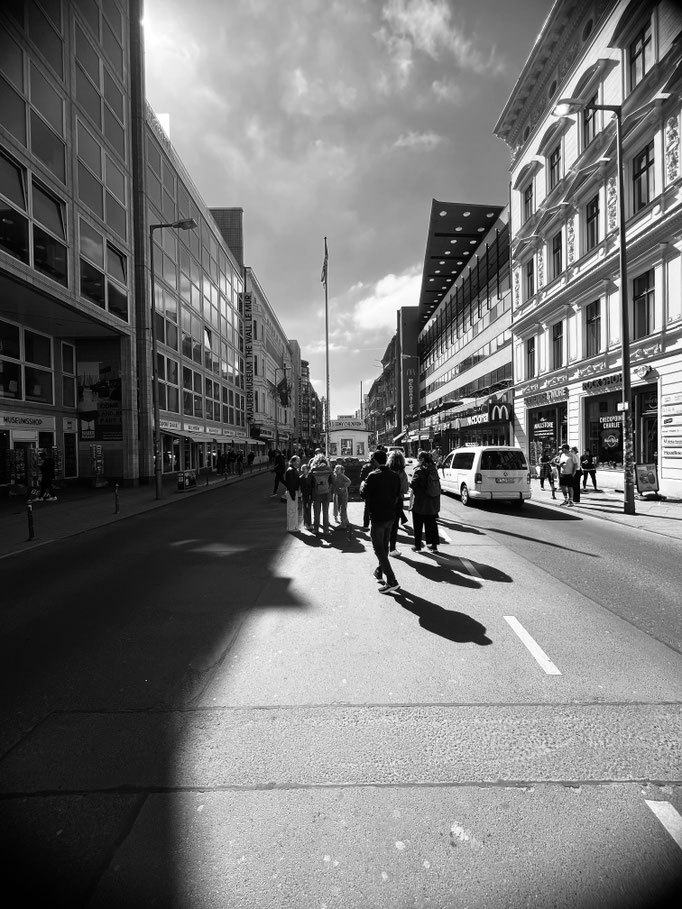 Checkpoint Charlie à Berlin, visit on a budget