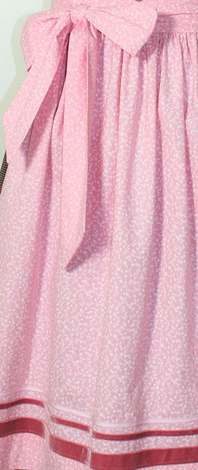 Dirndl aus brauner Pünktchenbaumwolle mit rosa Schürue mit Bändern Schürze