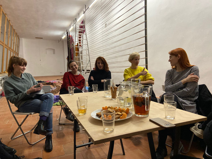 SALOON Praha at the Entrance Gallery with the curators Veronika Čechová, Tereza Jindrová, and the artist Johana Pošová. March 2020