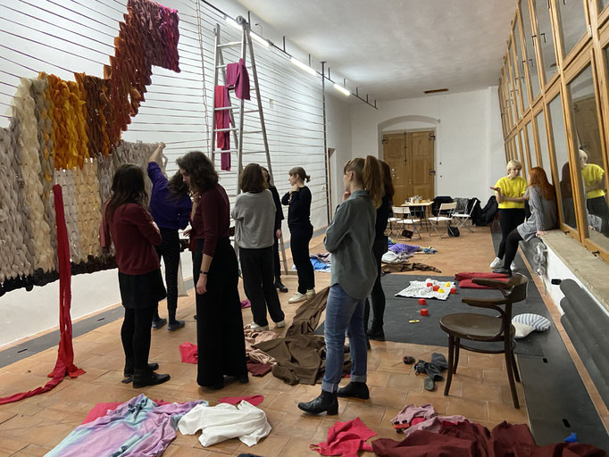 SALOON Praha at the Entrance Gallery with the curators Veronika Čechová, Tereza Jindrová, and the artist Johana Pošová. March 2020