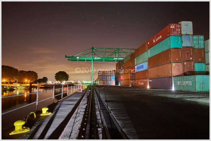 Gernsheim Containerhafen bei Nacht