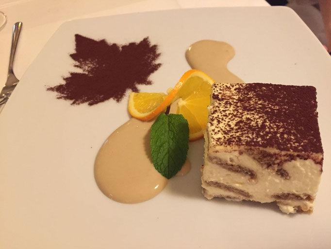 Tiramisú mit Mockasauce