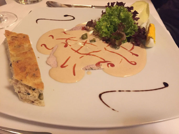 Vitello Tonnato mit hausgemachter Körnerfocaccia
