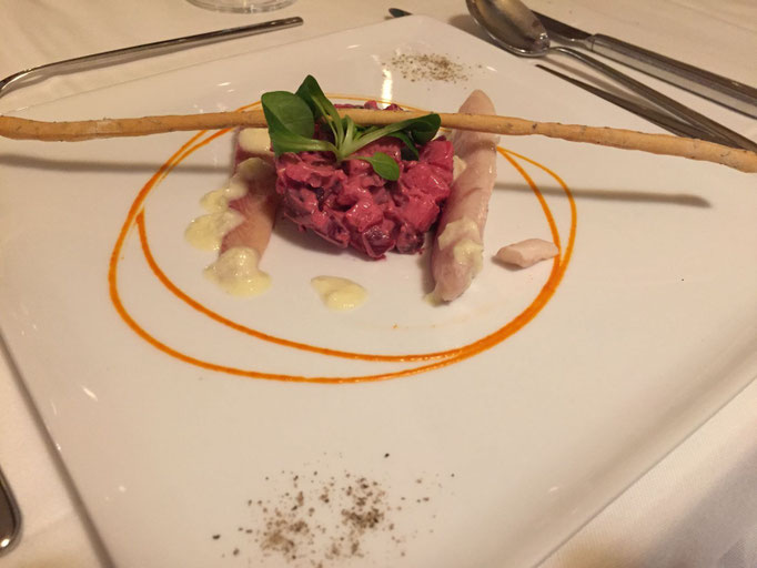 geräuchertes Forellenfielt mit Birnen-Rote Beete Salat