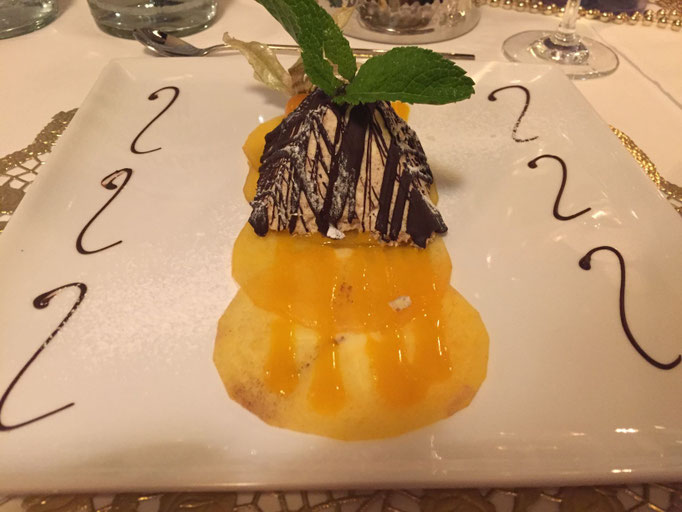 Lebkuchenmousse auf Kakircarpaccio