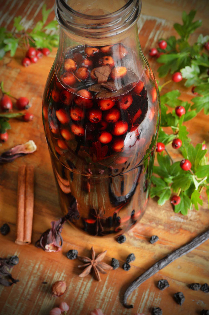 Magischer Weißdorn-Hibiskus-Wein