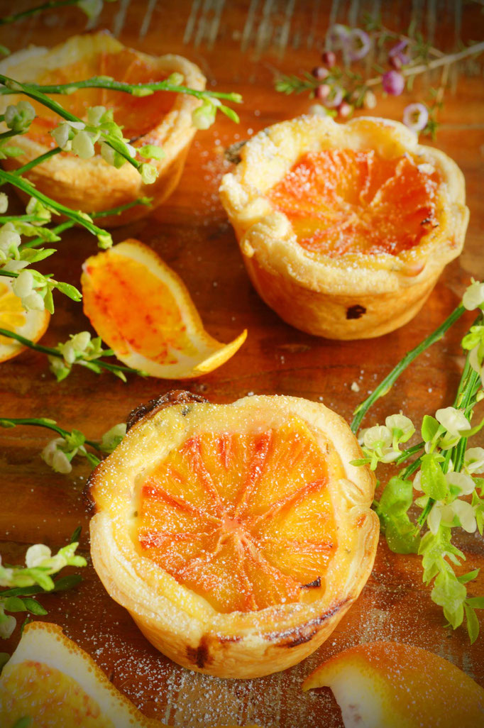 Pastéis de Nata mit Orange und Basilikum-Pudding