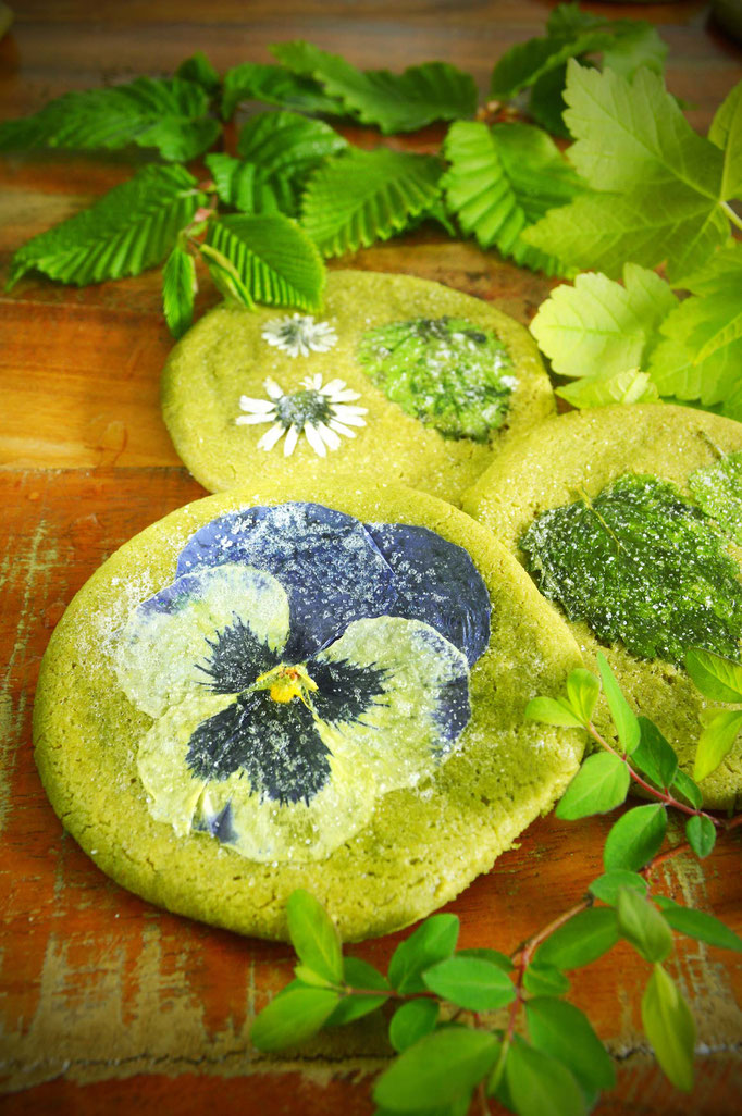 Matcha-Cookies mit Blüten