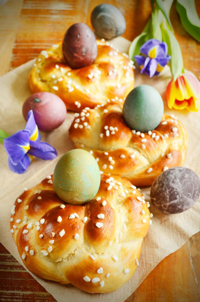 Eier mit Naturfarben färben und Mini-Osterkränze