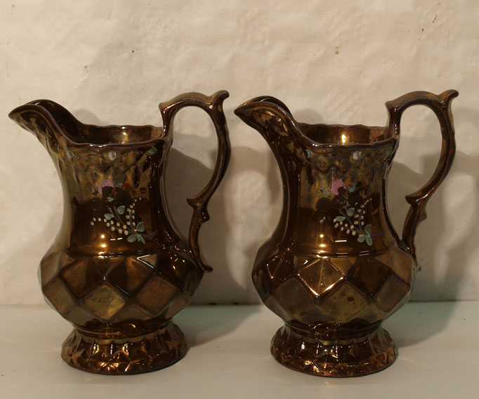 4109/ Zwei Milchkännchen ~1820, Kupferglasur, handgemalt,H 17cm,o.Marke, EUR 70,-