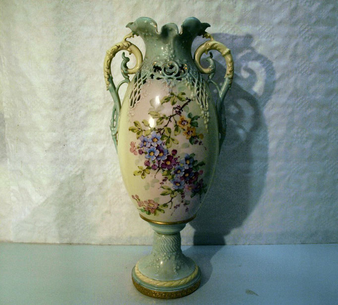 4046/Vase "Turn-Teplitz Bohemia",H 38cm,handgem.,EUR 120,-