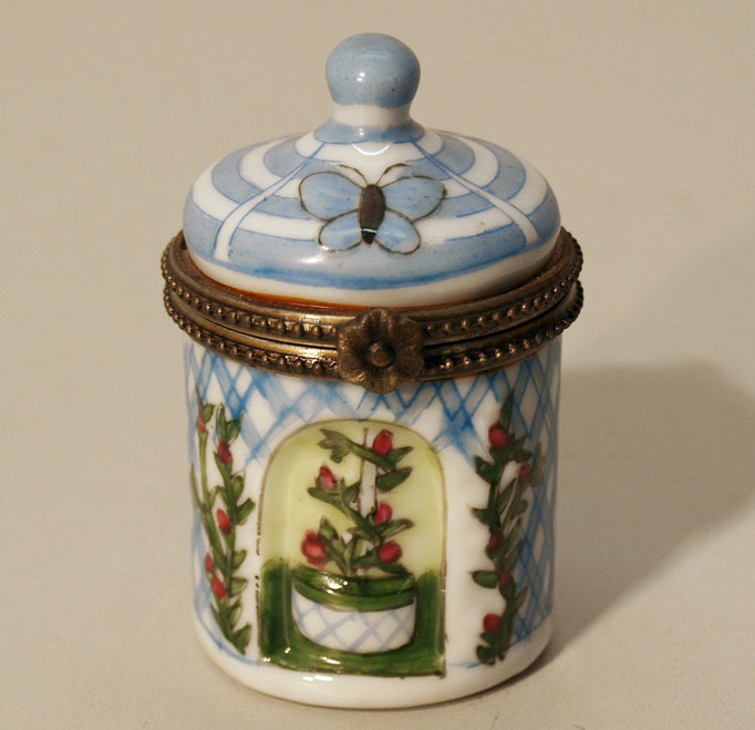 4160/ Deckeldose Limoges, hangemalt, H 6,5cm, EUR 38,-