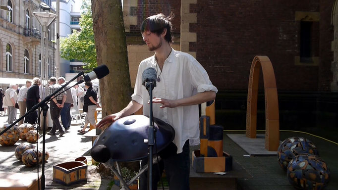 Busking on a pottery market in Krefeld, Germany