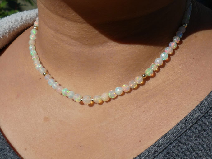 collier opale noble naturelle d'Ethiopie et or massif