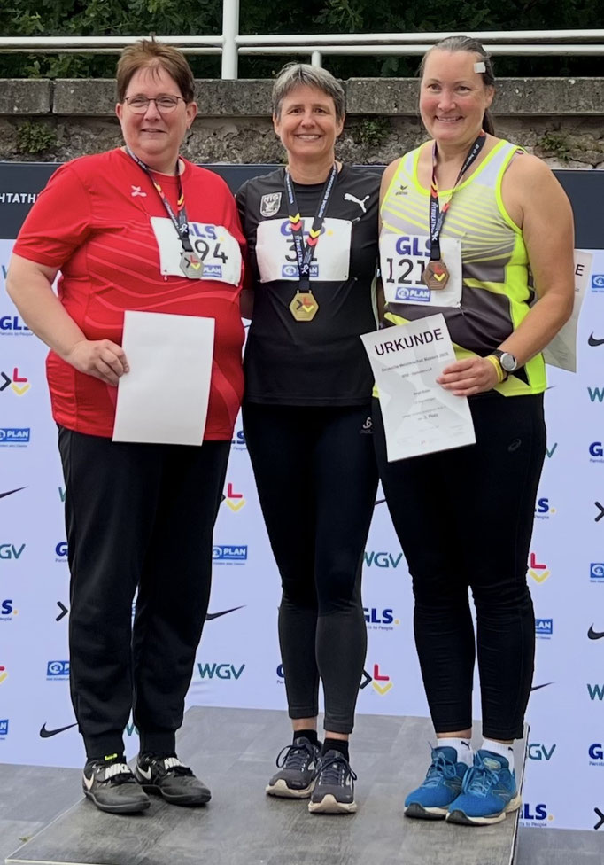 Hammer W50 - Mitte Bettina Schardt, rechts Birgit Keller
