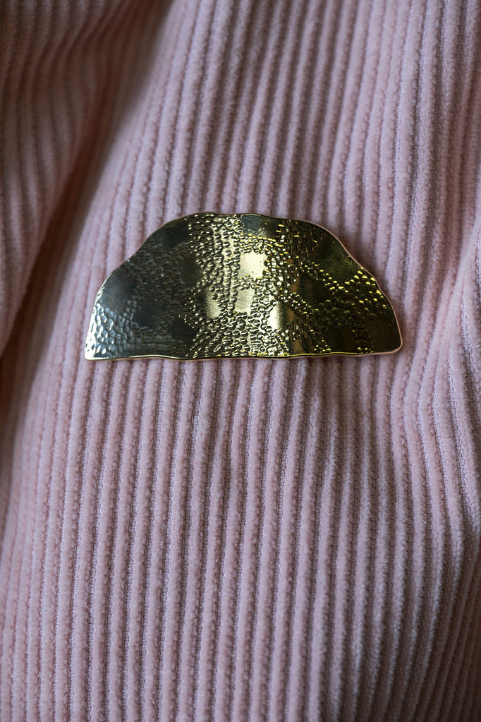 Broche "Hémicycle" - 2024 commande d'une broche pour le sommet des présidentes d'assemblée