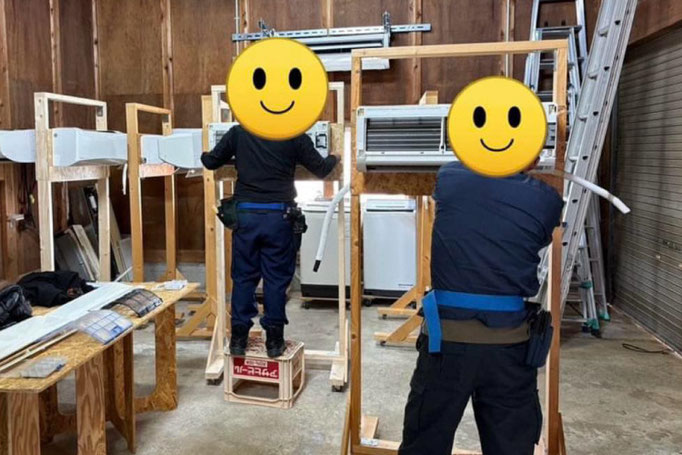【写真】エアコン分解洗浄講習