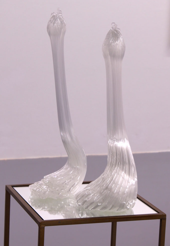 Verena Schatz, 2x „Subtle Gesture 41 x 17 x 13cm Borosilikatglasrohre, ofengeformt