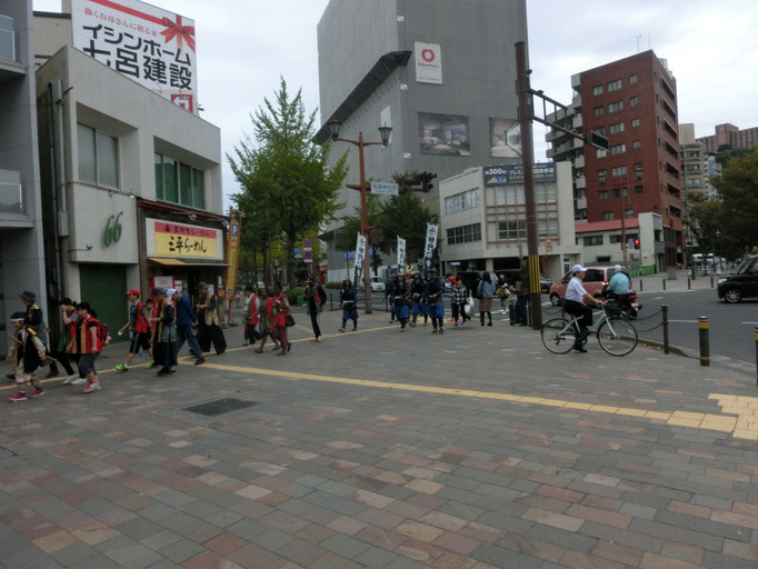 2019年令和元年にタイムスリップした藩士たち。
